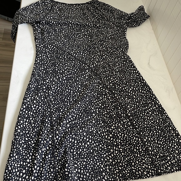 Title nine mini dress black-and-white print with zipper pocket size medium - Picture 4 of 4